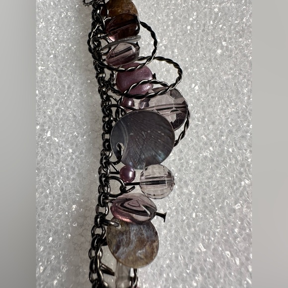 Pearl, Mother-of-Pearl and black tone metal “charm” bracelet - Picture 6 of 6